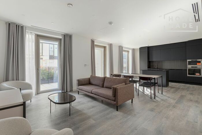 3 Bedroom Flat To Rent In Coppermaker Square, Stratford, E20