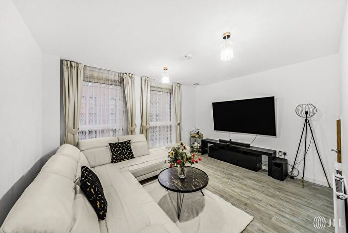 2 Bedroom Flat For Sale In Cantwell House, Shipbuilding Way, London, E13