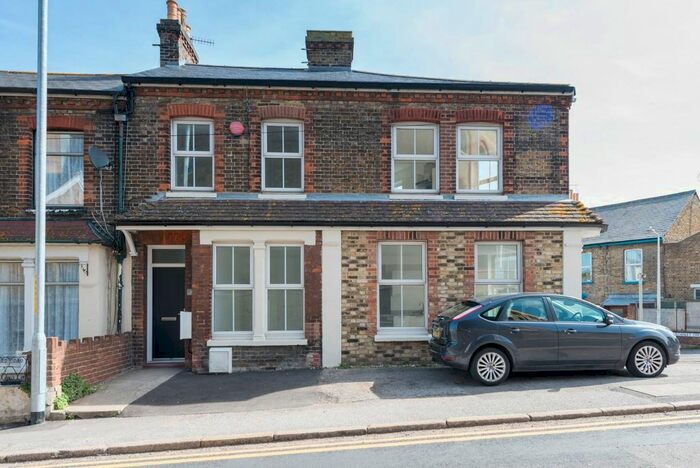 2 Bedroom Flat To Rent In Margate Road, Ramsgate, CT11