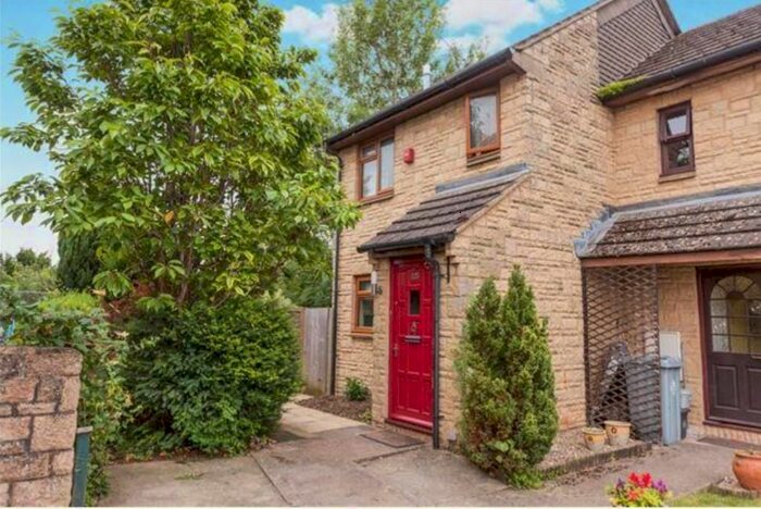 2 Bedroom Semi-Detached House To Rent In Farmers Close, Witney, OX28