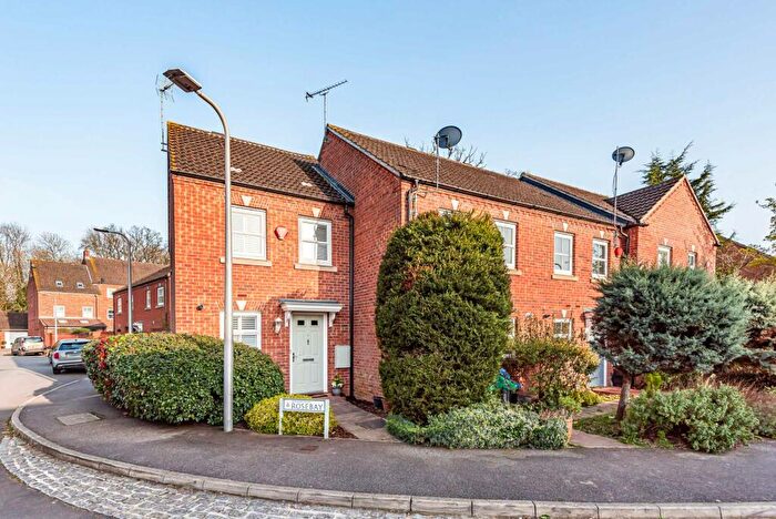 2 Bedroom End Of Terrace House To Rent In Rosebay, Wokingham, RG40