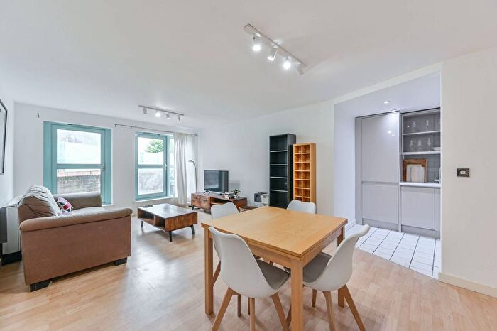 1 Bedroom Flat To Rent In Battersea Park Road, Battersea, London, SW11
