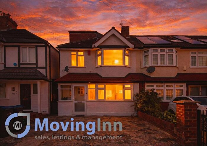 4 Bedroom End Of Terrace House For Sale In Chestnut Grove, Mitcham, CR4