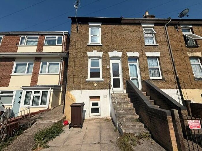 2 Bedroom House To Rent In Queens Road, Chatham., ME5