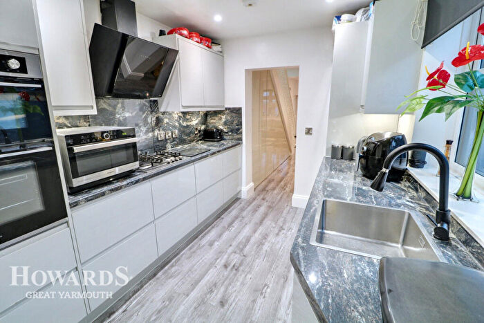 3 Bedroom Terraced House For Sale In Churchill Road, Great Yarmouth, NR30