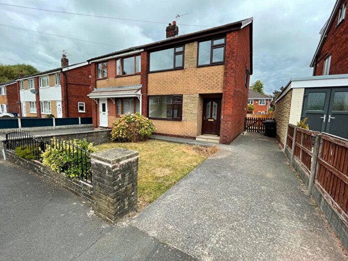 3 Bedroom Semi-Detached House To Rent In Western Drive, Leyland, Lancashire, PR25