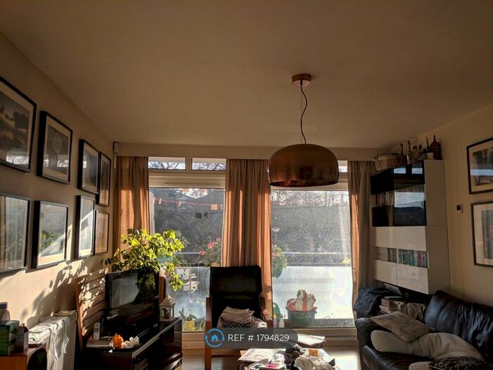 2 Bedroom Flat To Rent In Pangbourne House, London, N7