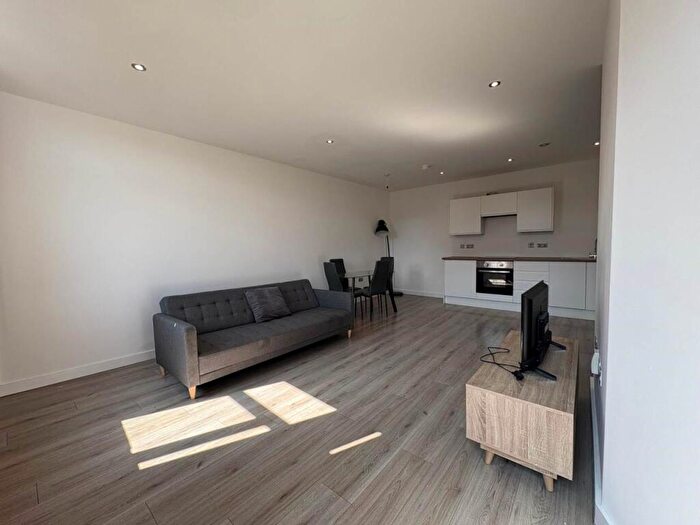 2 Bedroom House To Rent In Conditioning House, BD1