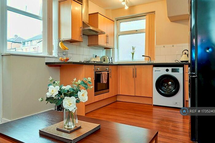 3 Bedroom Semi-Detached House To Rent In The Martyrs Close, Coventry, CV3