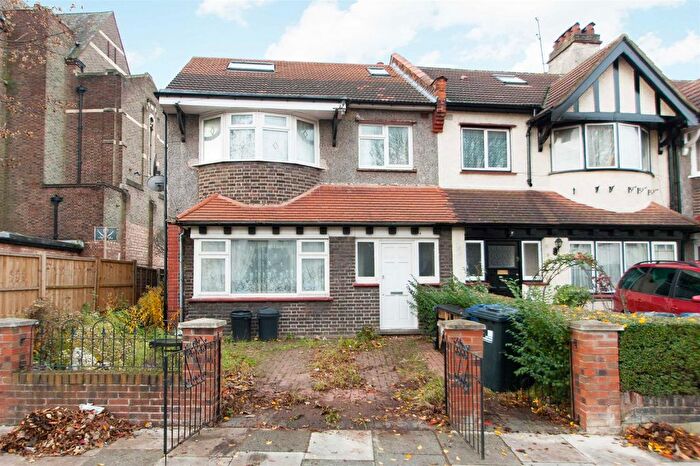 4 Bedroom End Of Terrace House To Rent In Balfour Road, London, W3