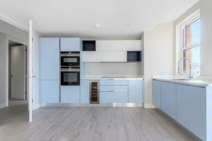 2 Bedroom Apartment To Rent In Lordship Lane, SE22