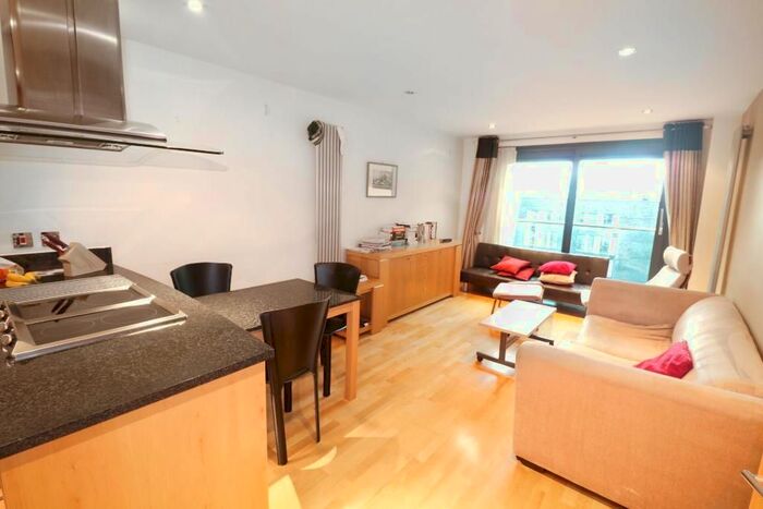 2 Bedroom Flat To Rent In Millharbour, South Quay, London, E14