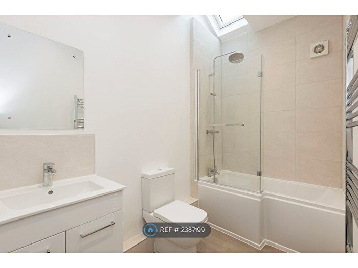 1 Bedroom Flat To Rent In The Avenue, Cirencester, GL7