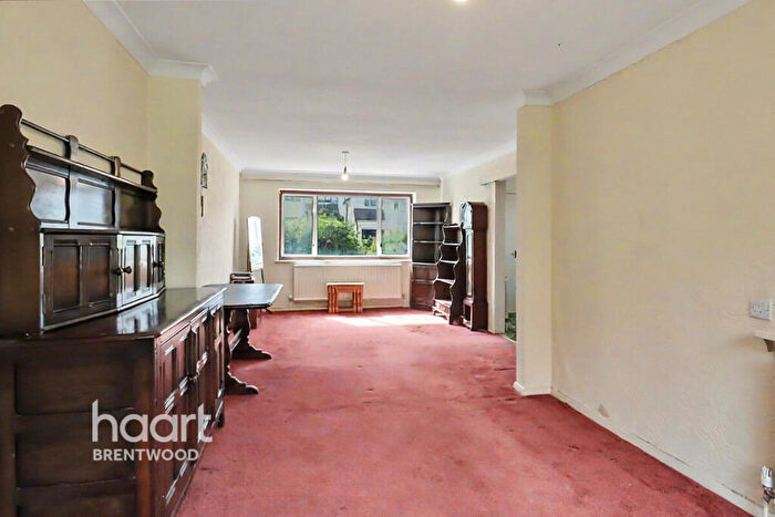 3 Bedroom Detached House For Sale In Mascalls Lane, Brentwood, CM14