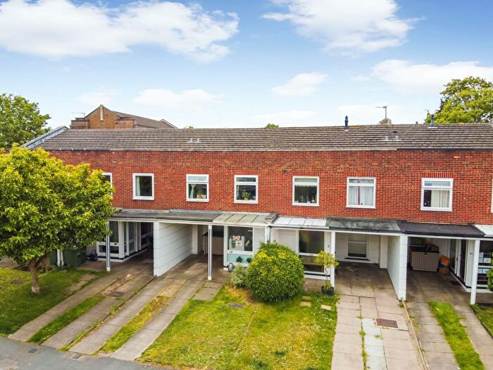 3 Bedroom Terraced House For Sale In Esher Avenue, Walton-On-Thames, KT12