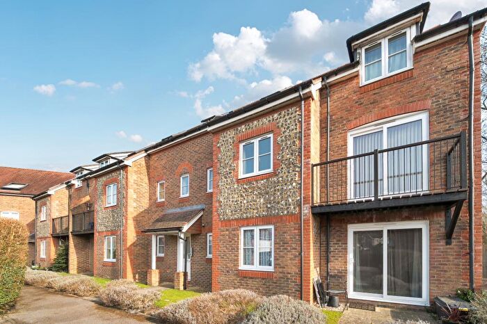 2 Bedroom Flat For Sale In Newbury, Berkshire, RG14