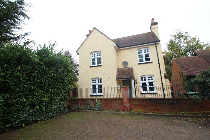 3 Bedroom House To Rent In Yeomans Court, Hemel Hempstead, HP2