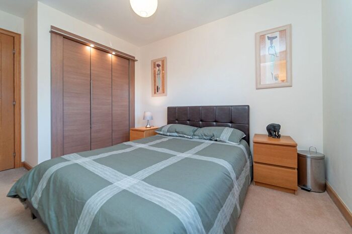 2 Bedroom Flat For Sale In Eagles View, Livingston, EH54
