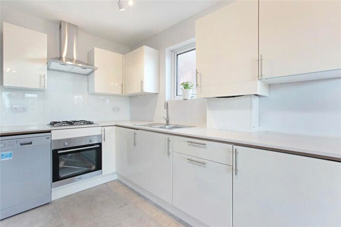 1 Bedroom Flat To Rent In Rusham Road, Battersea, London, SW12