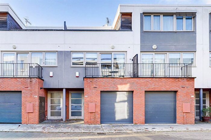 3 Bedroom Terraced House For Sale In Hunter Street, Nottingham, NG2