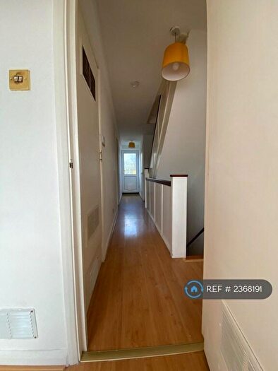 4 Bedroom Terraced House To Rent In Weekes Drive, Slough, SL1