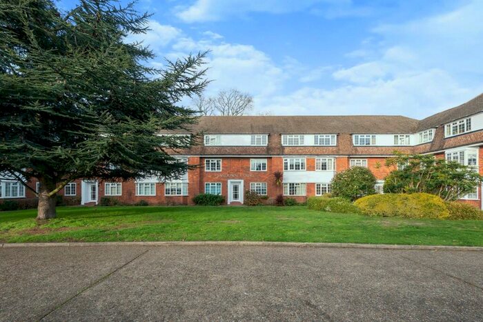 2 Bedroom Flat To Rent In Grange Road, SM2