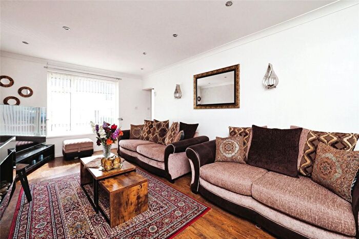 3 Bedroom Terraced House For Sale In Fingal Close, Clifton, Nottingham, NG11