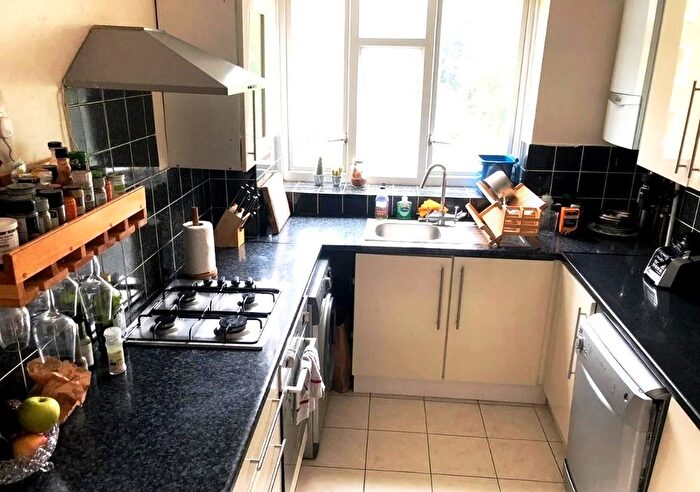 2 Bedroom Flat To Rent In Bethune Road, London, N16