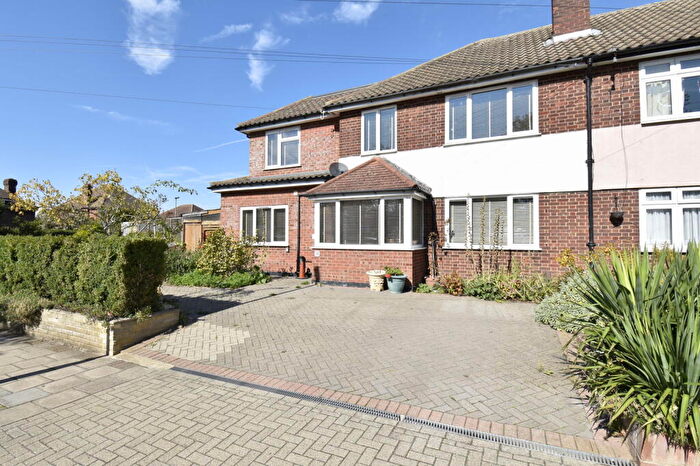 6 Bedroom End Of Terrace House For Sale In Kelvin Parade, Orpington, BR6
