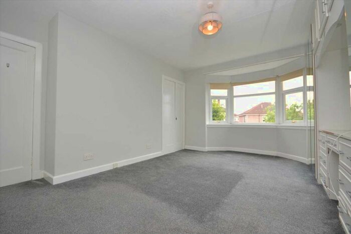 3 Bedroom Semi-Detached House For Sale In York Drive, Burnside, Glasgow, G73