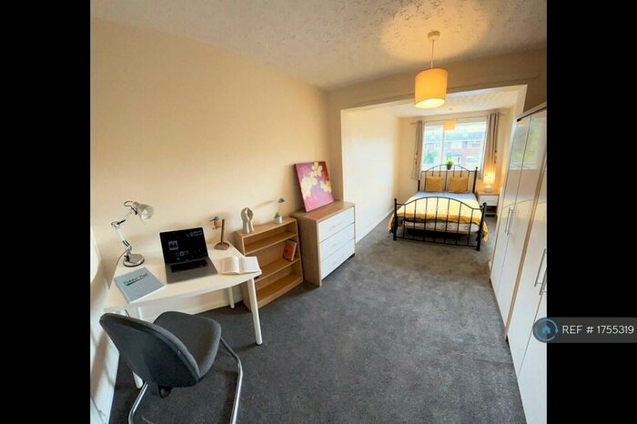 6 Bedroom Semi-Detached House To Rent In Leng Crescent, Norwich, NR4