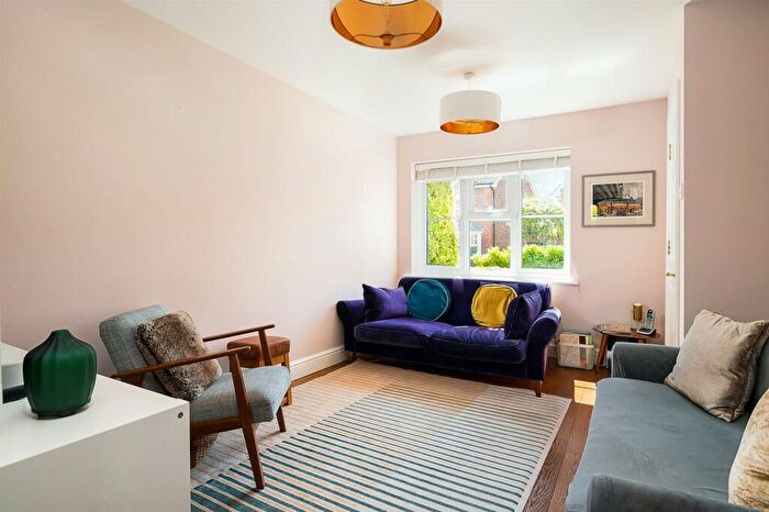 3 Bedroom End Of Terrace House For Sale In Farmers End, Charvil, Reading, RG10