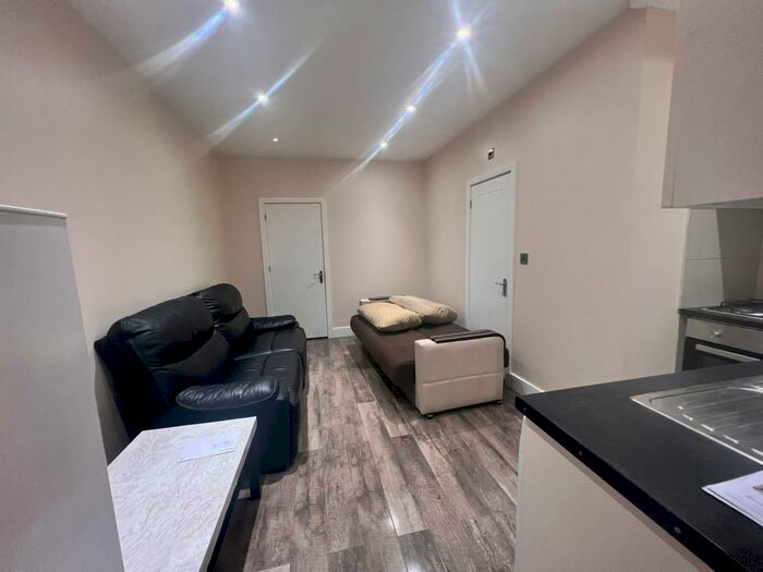 1 Bedroom Apartment To Rent In Slough, Berkshire, SL1