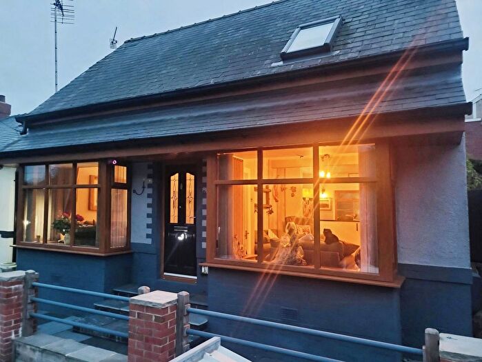 2 Bedroom Detached Bungalow For Sale In Manchester Road, Deepcar, S36
