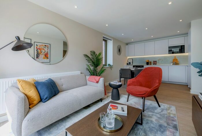 3 Bedroom Flat To Rent In Weldale Street, Reading, RG1