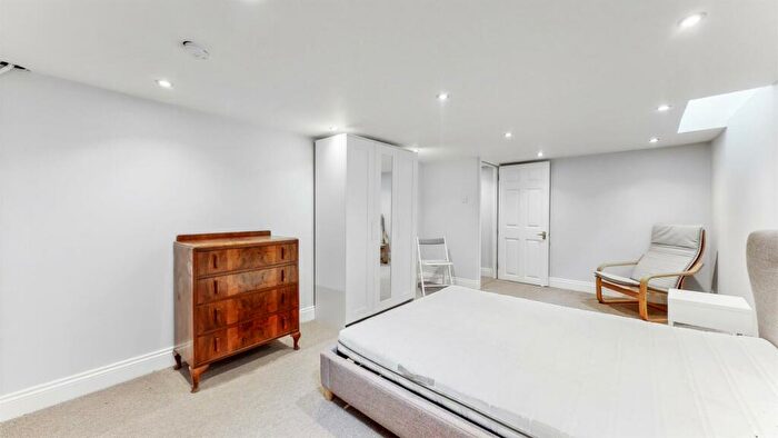 2 Bedroom Apartment To Rent In Gosset Street, Bethnal Green, E2