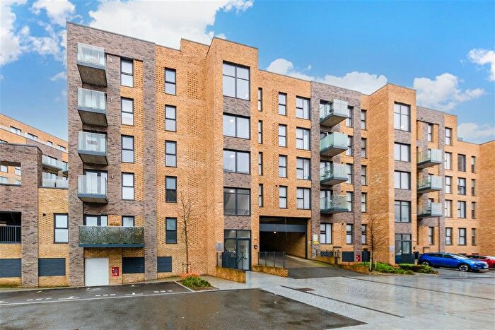 2 Bedroom Flat For Sale In James Smith Court, Dartford, Kent, DA1