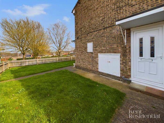2 Bedroom Apartment To Rent In Bower Green, Chatham, ME5