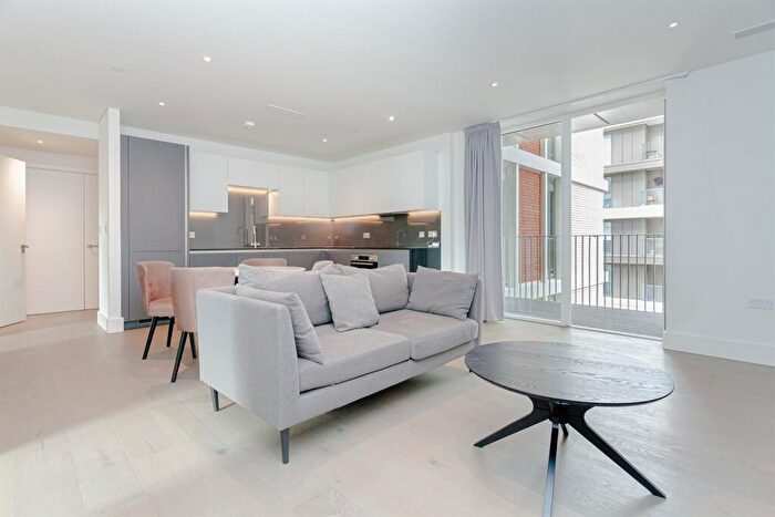 2 Bedroom Flat To Rent In Gartons Way, London, SW11