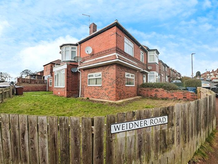 3 Bedroom Flat For Sale In Weidner Road, Condercum Park, Newcastle Upon Tyne, NE15