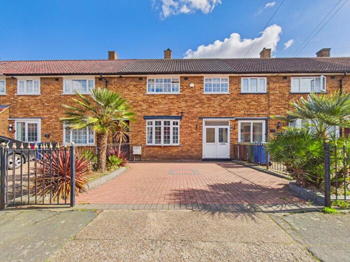 3 Bedroom Terraced House For Sale In Ravel Road, Aveley, Essex, RM15