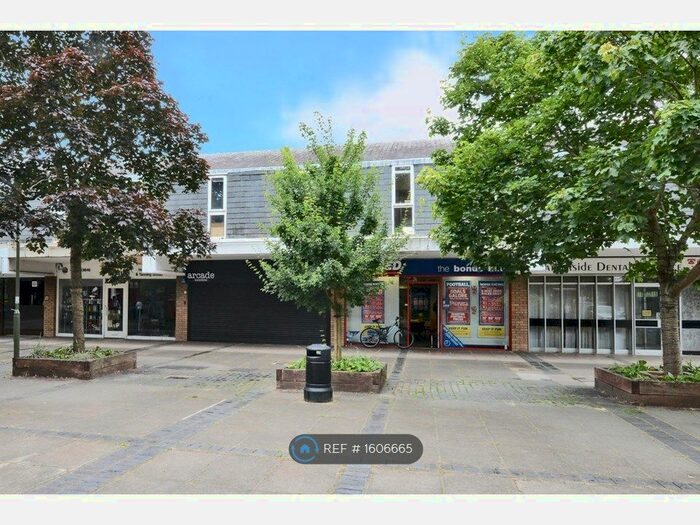 2 Bedroom Flat To Rent In Heather Ridge Arcade, Camberley, GU15