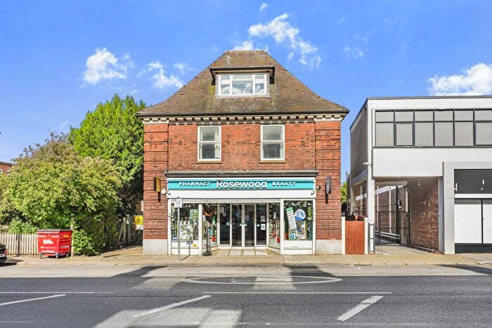 2 Bedroom Apartment For Sale In Station Road, North Chingford, E4