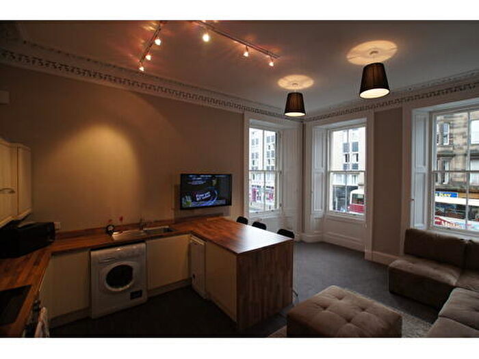 3 Bedroom Flat To Rent In South Clerk Street, Edinburgh, EH8