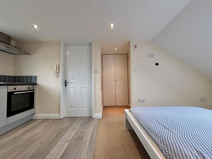 1 Bedroom House To Rent In Beckenham Road, BR3