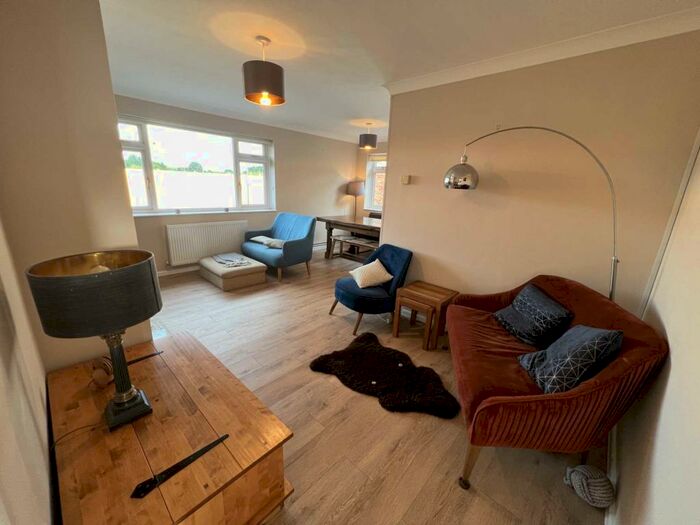 4 Bedroom Detached House To Rent In Baughurst, RG26