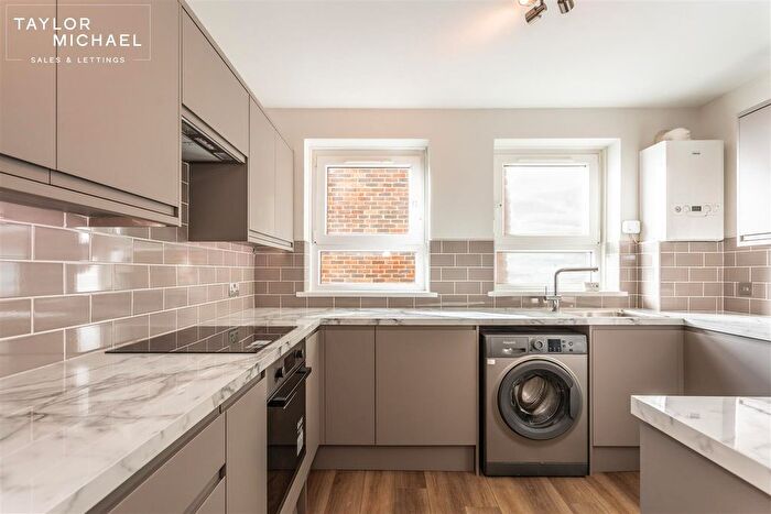2 Bedroom Flat To Rent In Grange Close, Brighton, BN1