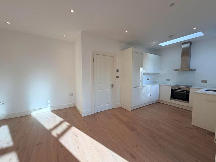 1 Bedroom Flat To Rent In Birch Grove, Acton, W3