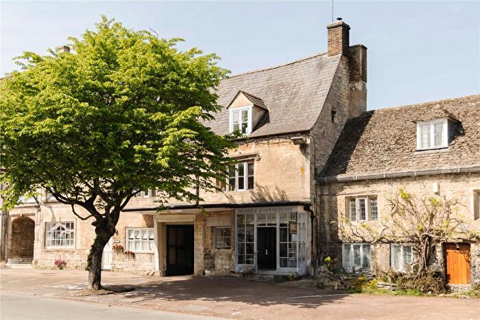 2 Bedroom Mews For Sale In The Pheasantry, A Lower High Street, Burford, Oxfordshire, OX18