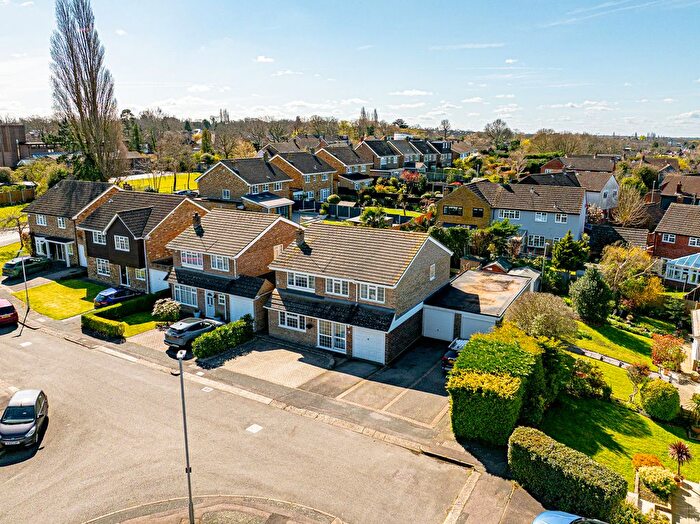 6 Bedroom Detached House For Sale In Chestwood Close, Billericay, CM12